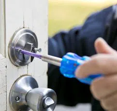 City Locksmith Store Bellevue, KY 859-334-1422 - 12-Changing-Locks